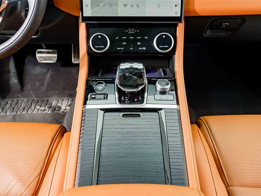 Jaguar XFL 2024 — фото 15