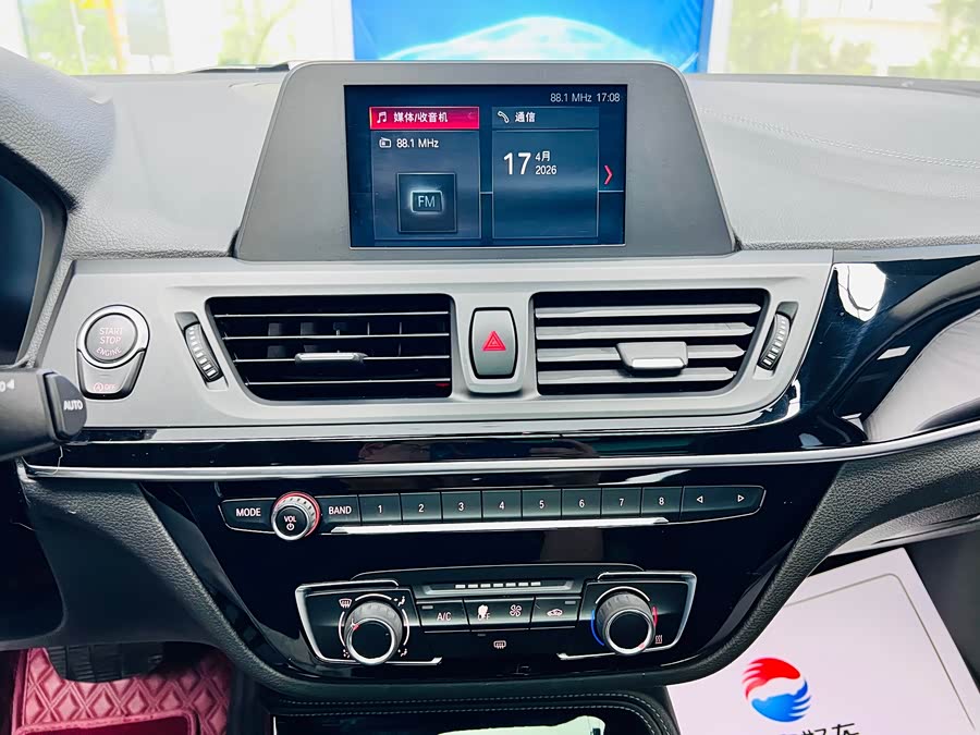 BMW 1 Series 2018 — фото 14