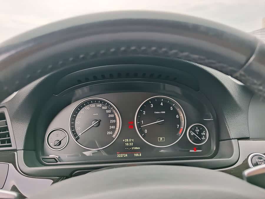 BMW 5 Series 2012 — фото 16