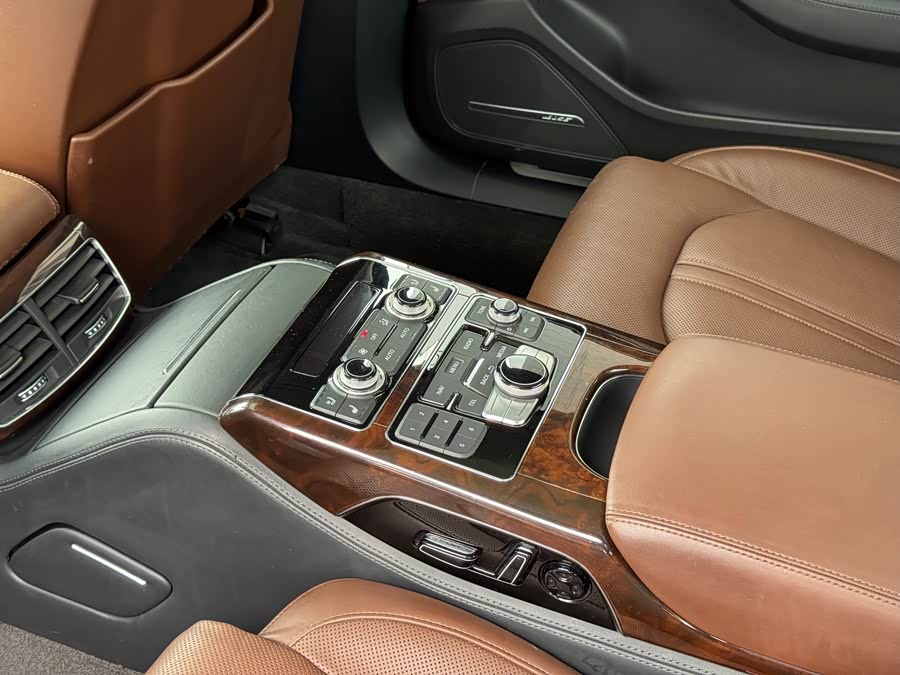 Audi A8 2014 — фото 16