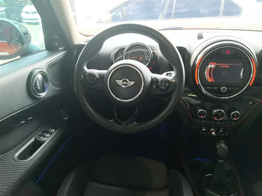 MINI Countryman 2017 — фото 11