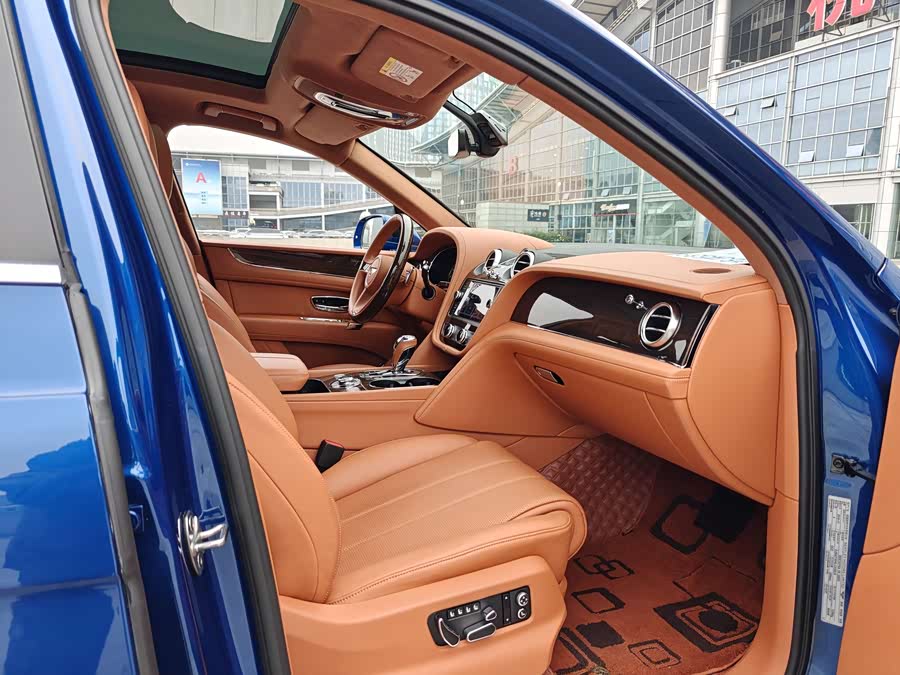 Bentley Bentayga 2018 — фото 19