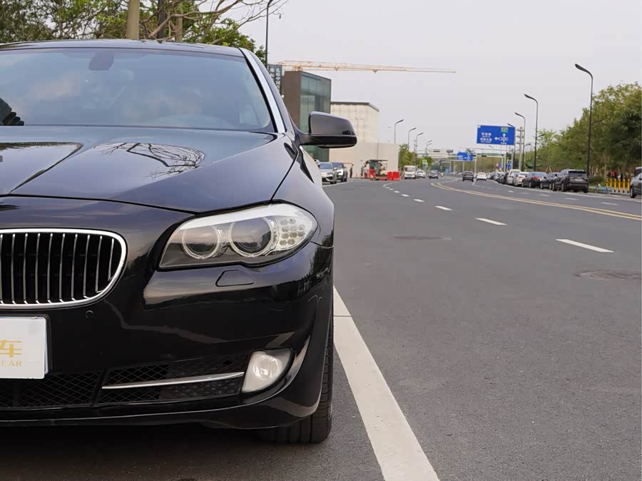 BMW 5 Series 2011 — фото 18