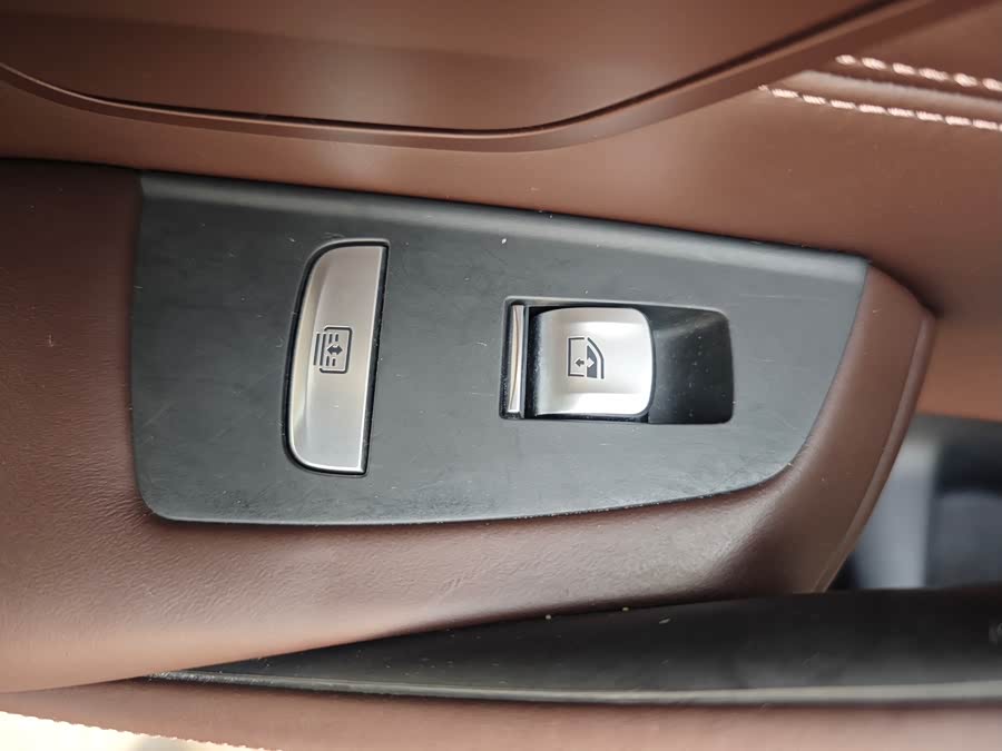 BMW 5 Series 2018 — фото 17