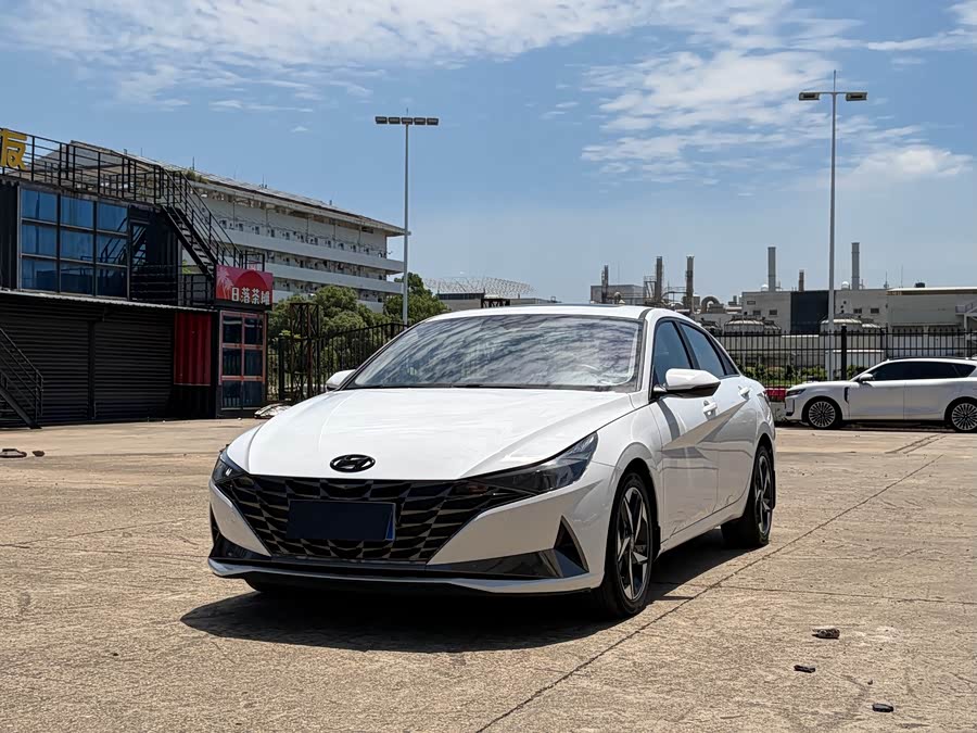 Hyundai Elantra 2022
