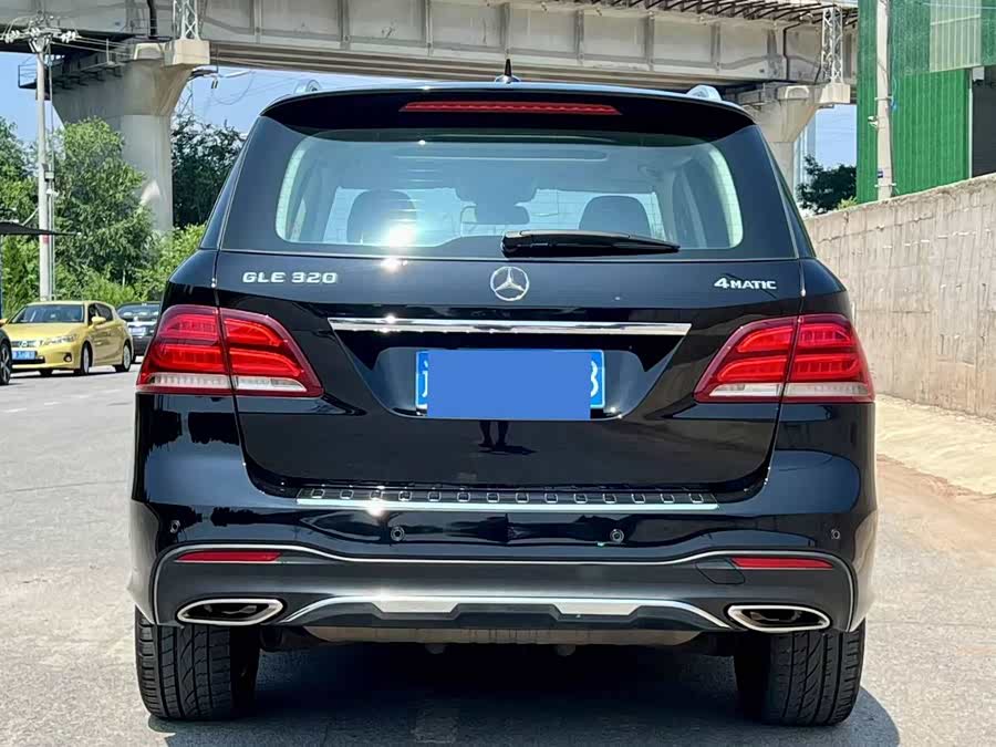 Mercedes-Benz GLE 2016