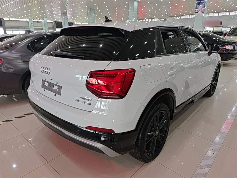 Audi Q2L 2018