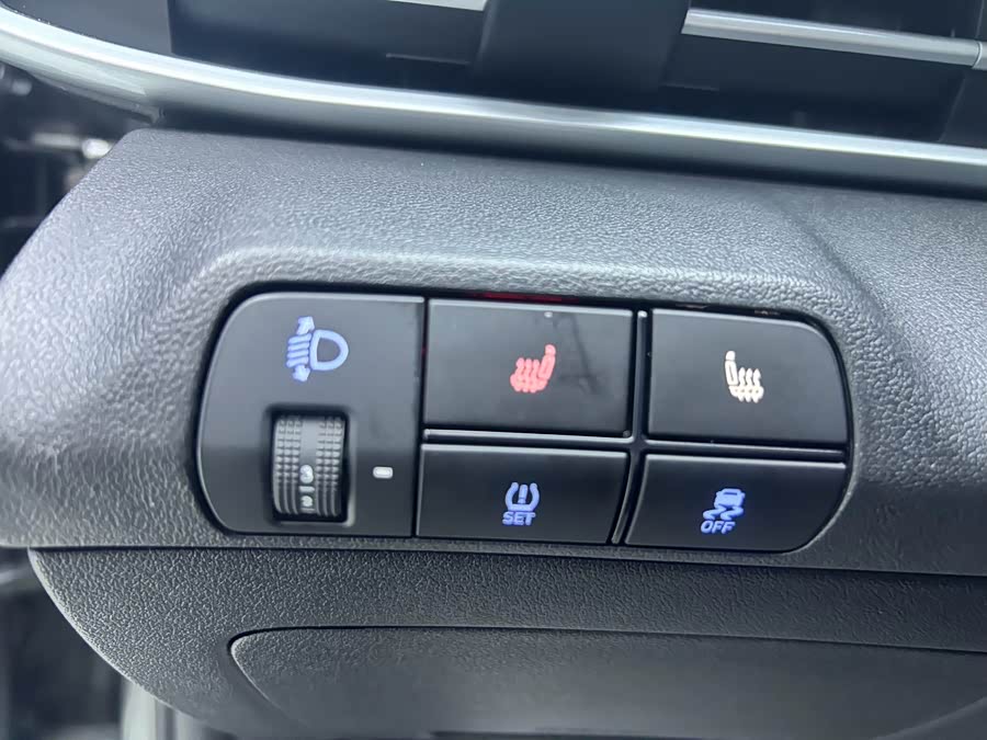 Hyundai Elantra 2023 — фото 10