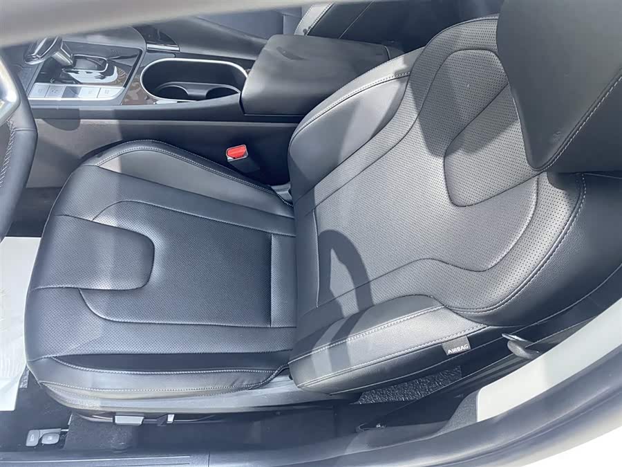 Hyundai Elantra 2022 — фото 11