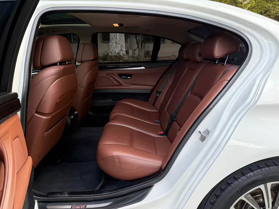 BMW 5 Series 2015 — фото 30