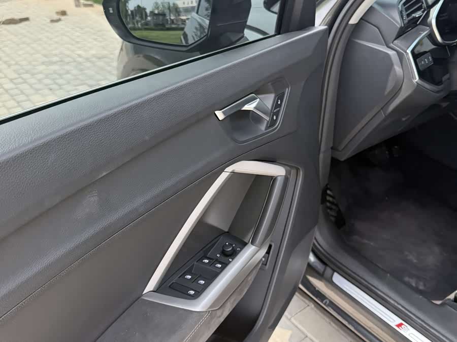 Audi Q3 2023 — фото 14