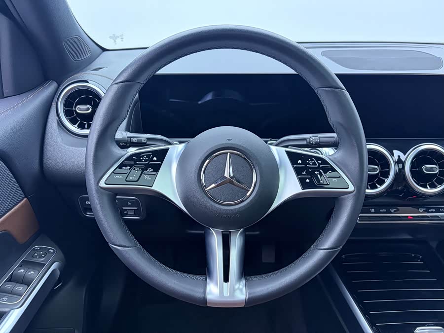 Mercedes-Benz GLB 2024 — фото 11
