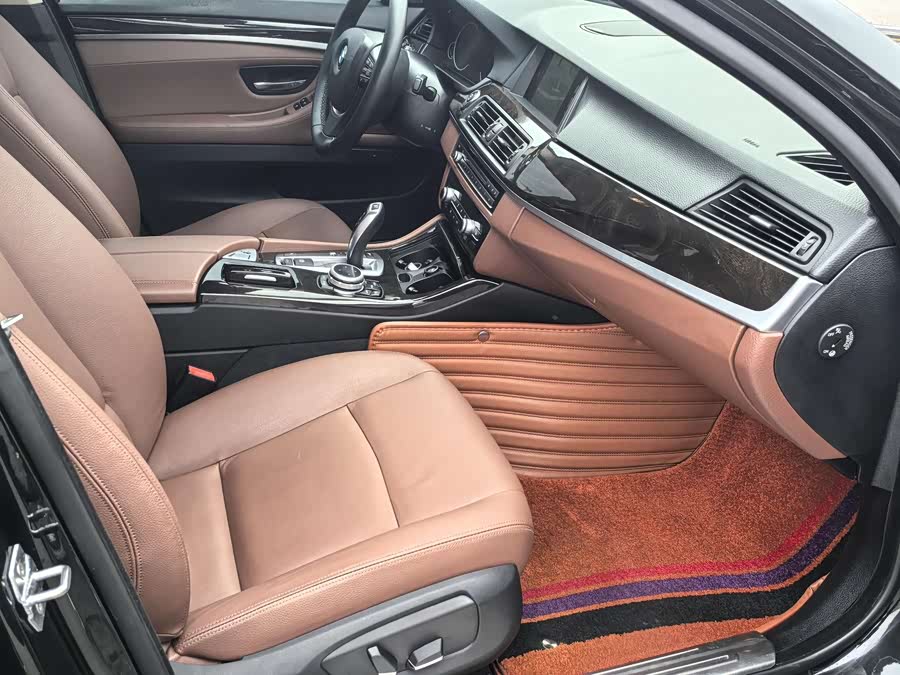 BMW 5 Series 2017 — фото 12