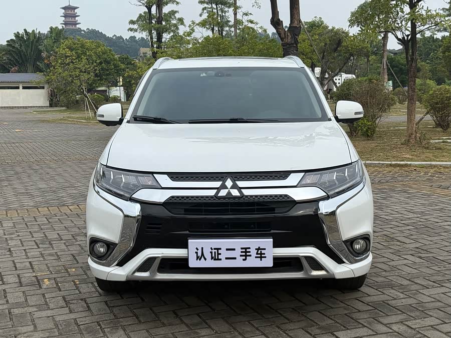 Mitsubishi Outlander 2021 — фото 11