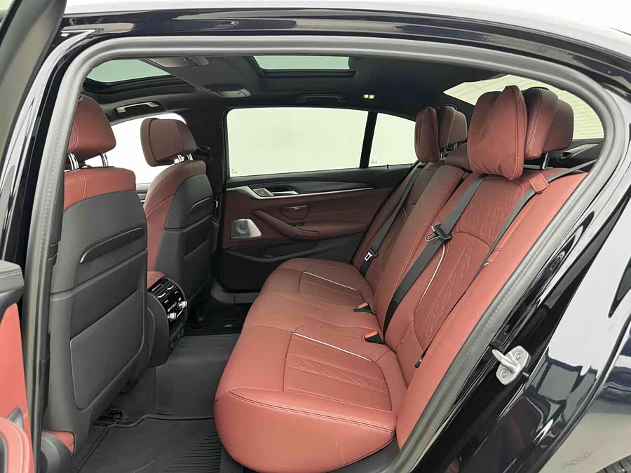 BMW 5 Series 2023 — фото 10