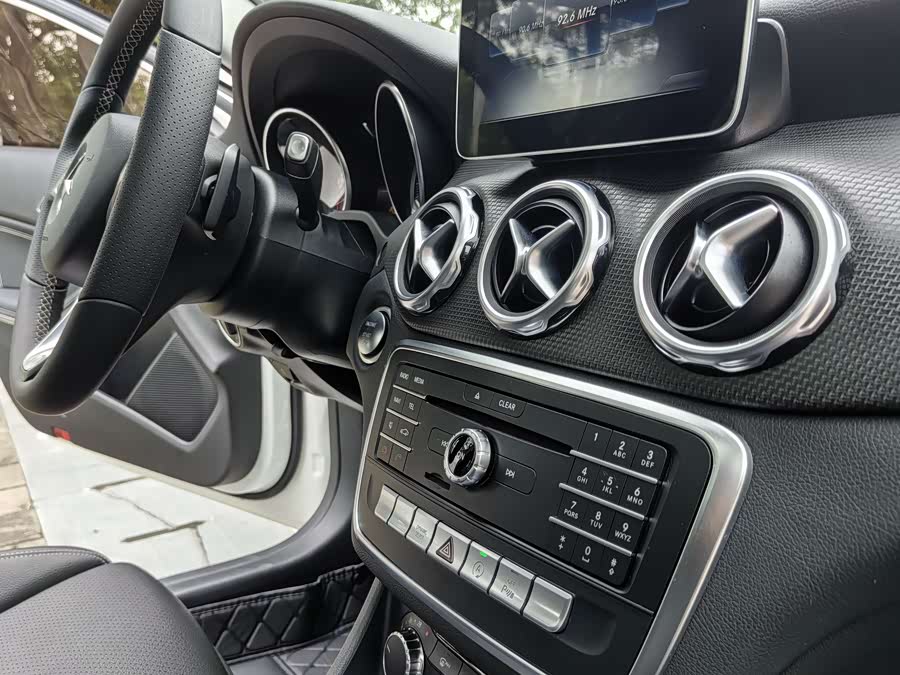 Mercedes-Benz GLA 2017 — фото 17