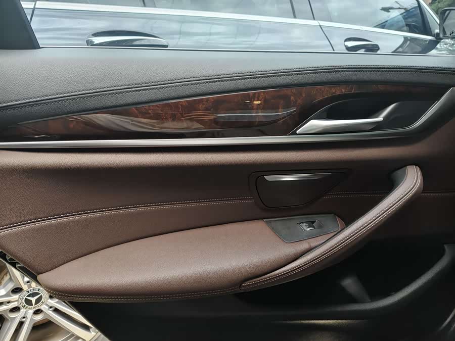 BMW 5 Series 2019 — фото 19