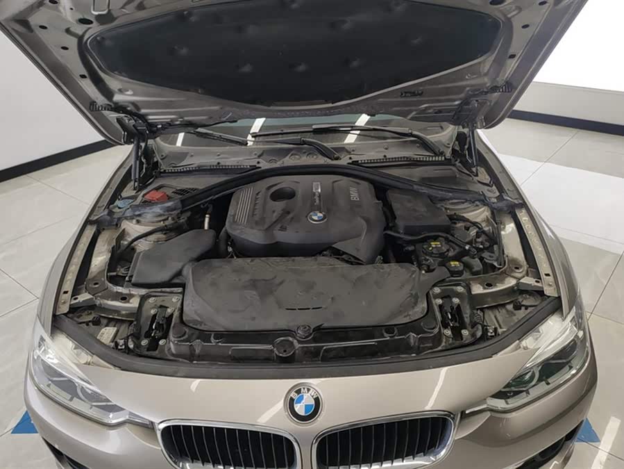 BMW 3 Series 2017 — фото 10