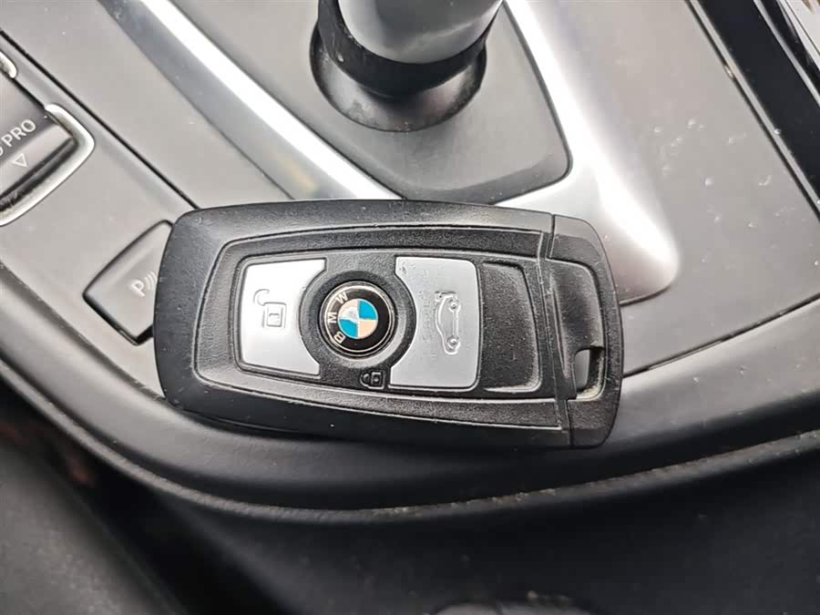 BMW 3 Series 2017 — фото 9