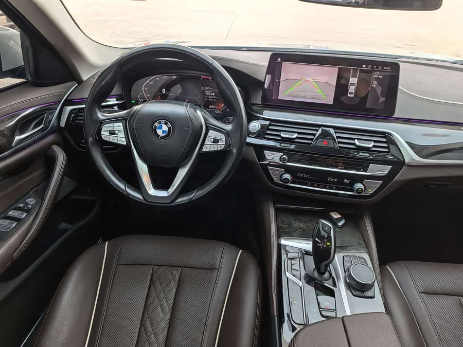BMW 5 Series 2021 — фото 11