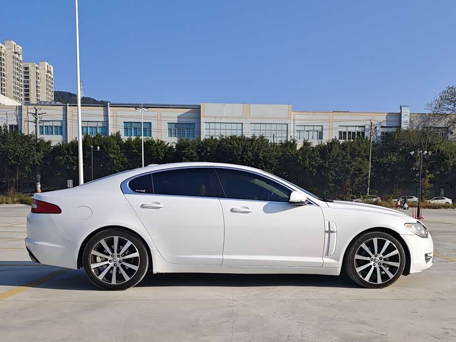 Jaguar XF 2009