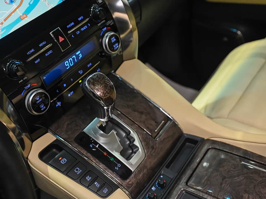 Toyota Alphard 2021 — фото 17