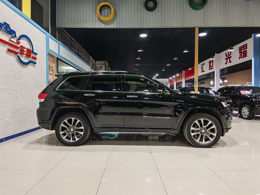 Jeep Grand Cherokee 2017 — фото 10