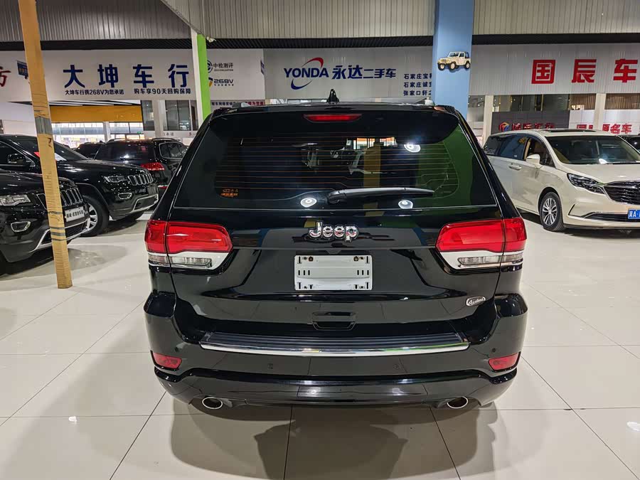 Jeep Grand Cherokee 2017 — фото 12