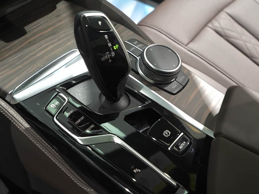 BMW 5 Series 2022 — фото 13