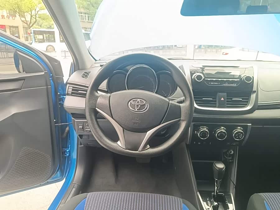 Toyota Yaris L 2016 — фото 11