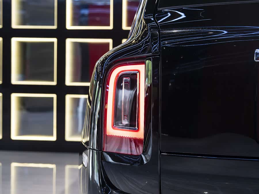 Rolls-Royce Cullinan 2018 — фото 13