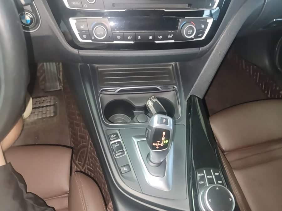 BMW 3 Series 2019 — фото 14
