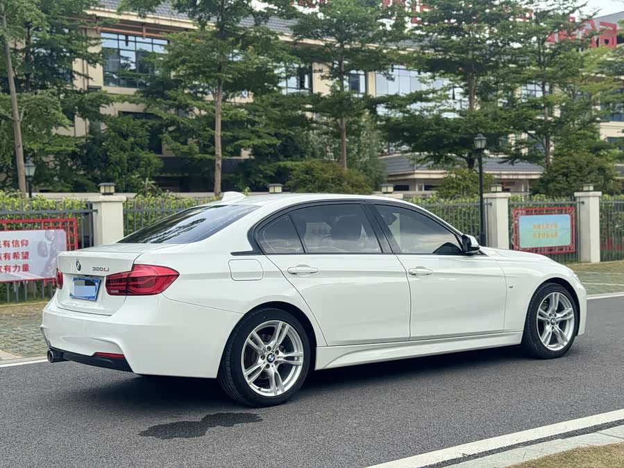 BMW 3 Series 2018 — фото 8