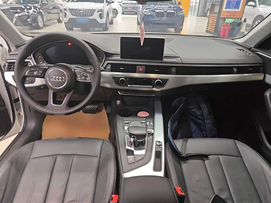 Audi A4L 2018 — фото 10