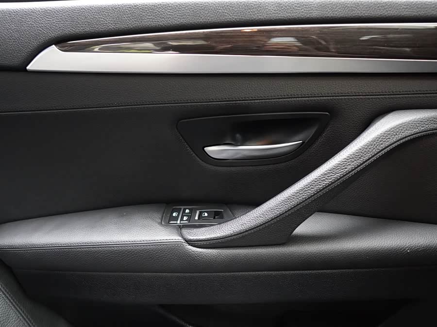 BMW 5 Series 2013 — фото 23