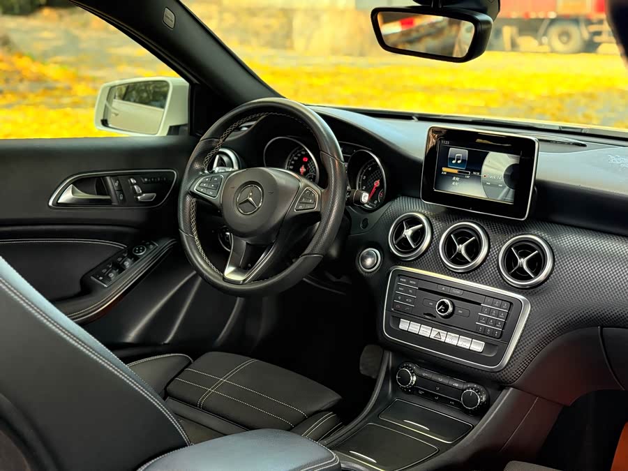 Mercedes-Benz A-Class 2017 — фото 12
