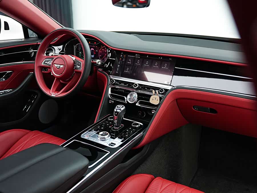 Bentley Flying Spur Plug-In Hybrid 2022 — фото 18