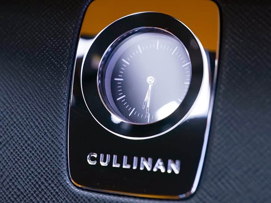 Rolls-Royce Cullinan 2018 — фото 18