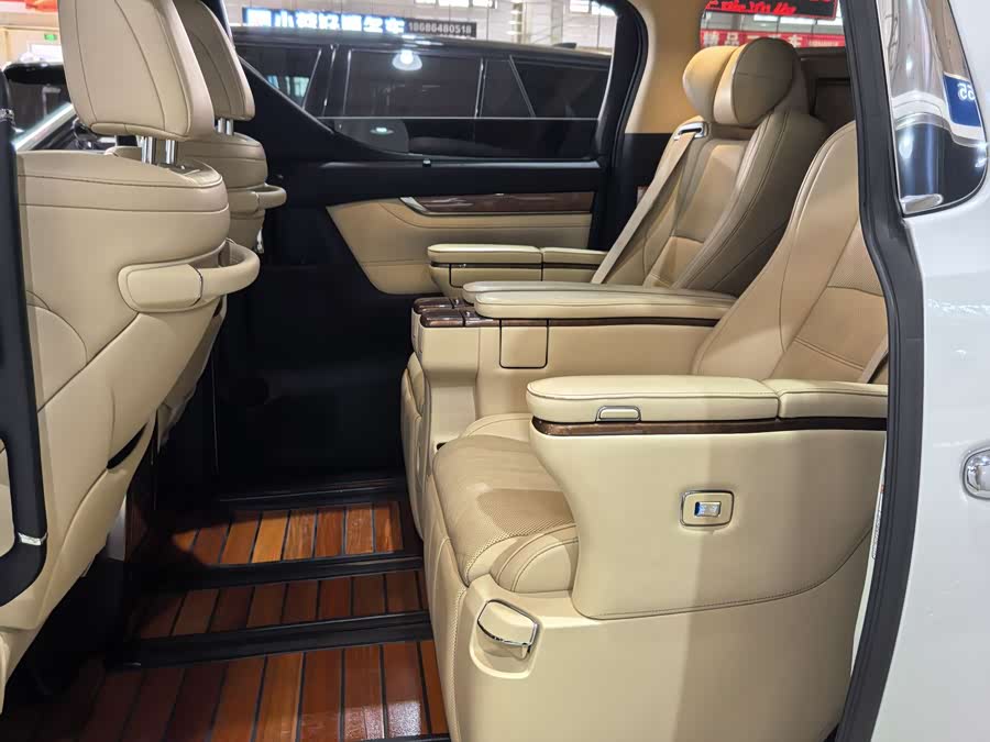 Toyota Alphard 2015