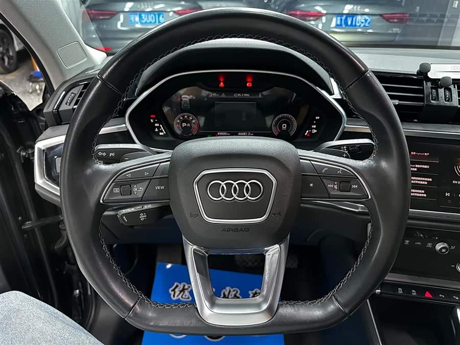 Audi Q3 2022 — фото 13