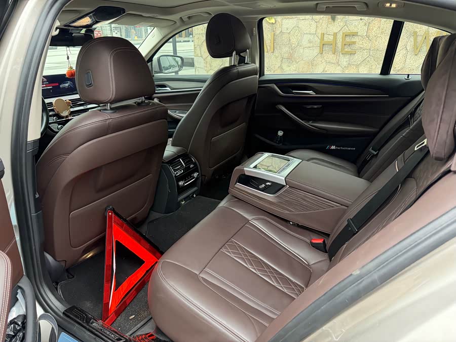 BMW 5 Series New Energy 2019 — фото 9