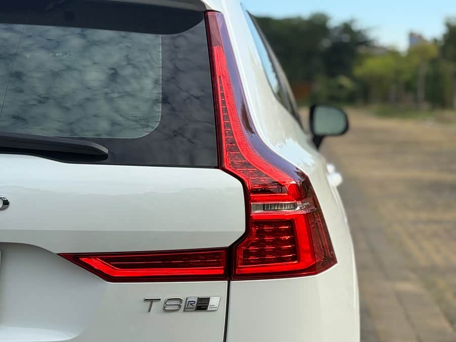 Volvo XC60 Plug-In Hybrid 2020 — фото 9