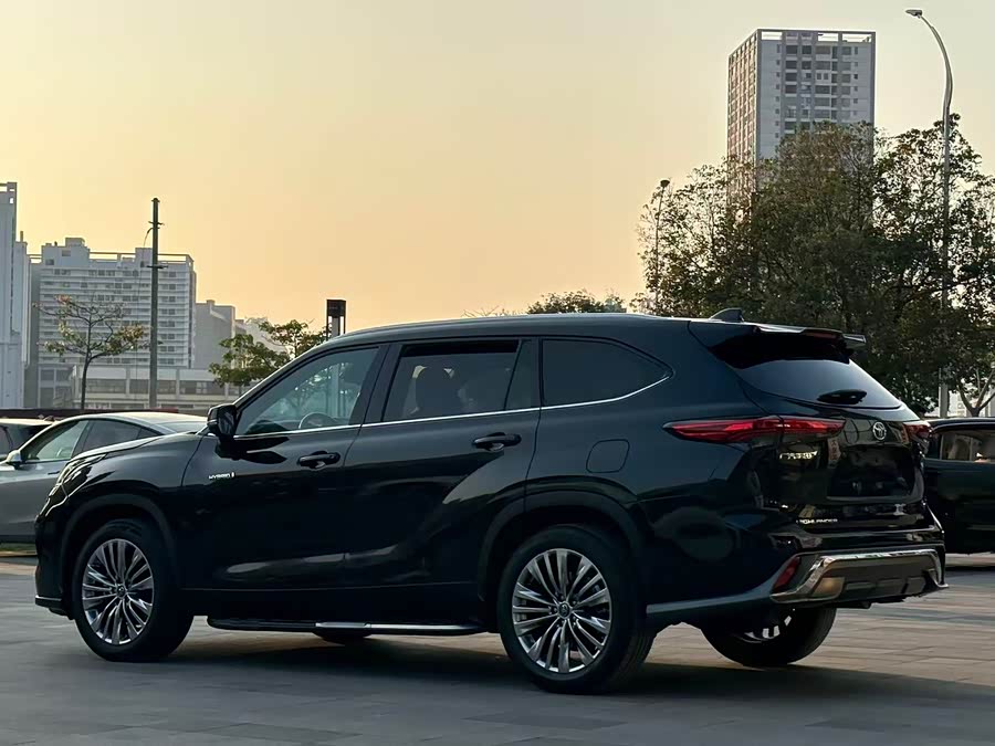 Toyota Highlander 2022 — фото 11