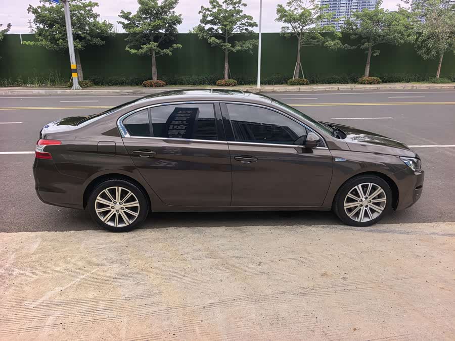 Peugeot 408 2016