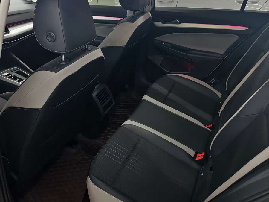 Volkswagen Golf 2024