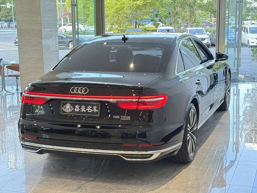 Audi A8 2018 — фото 25