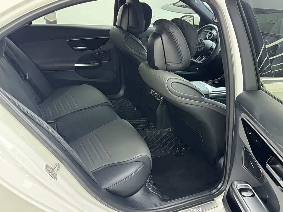 Mercedes-Benz C-Class 2023 — фото 11