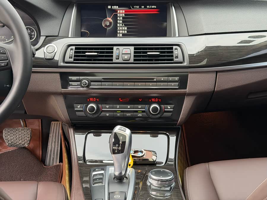 BMW 5 Series 2014 — фото 14