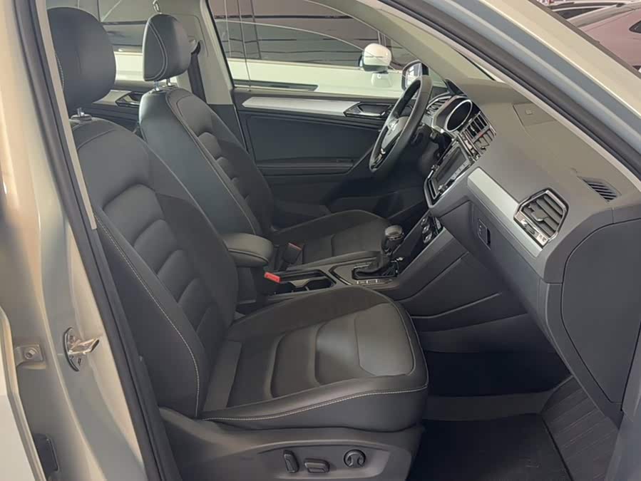 Volkswagen Tiguan L 2018 — фото 13