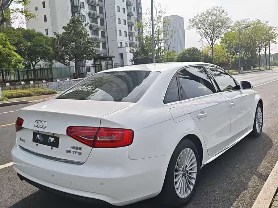 Audi A4L 2016